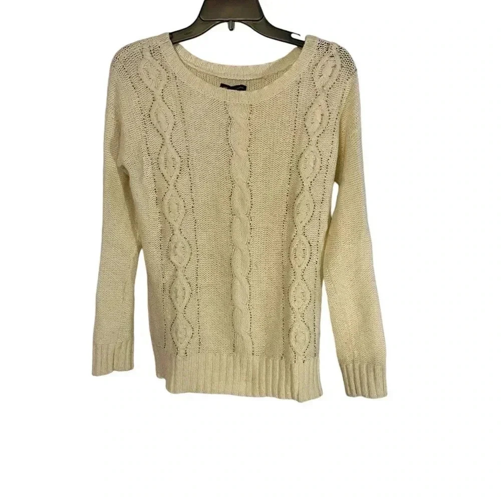 Women’s American Eagle Cable-knit Cream Sweater. Size Small.